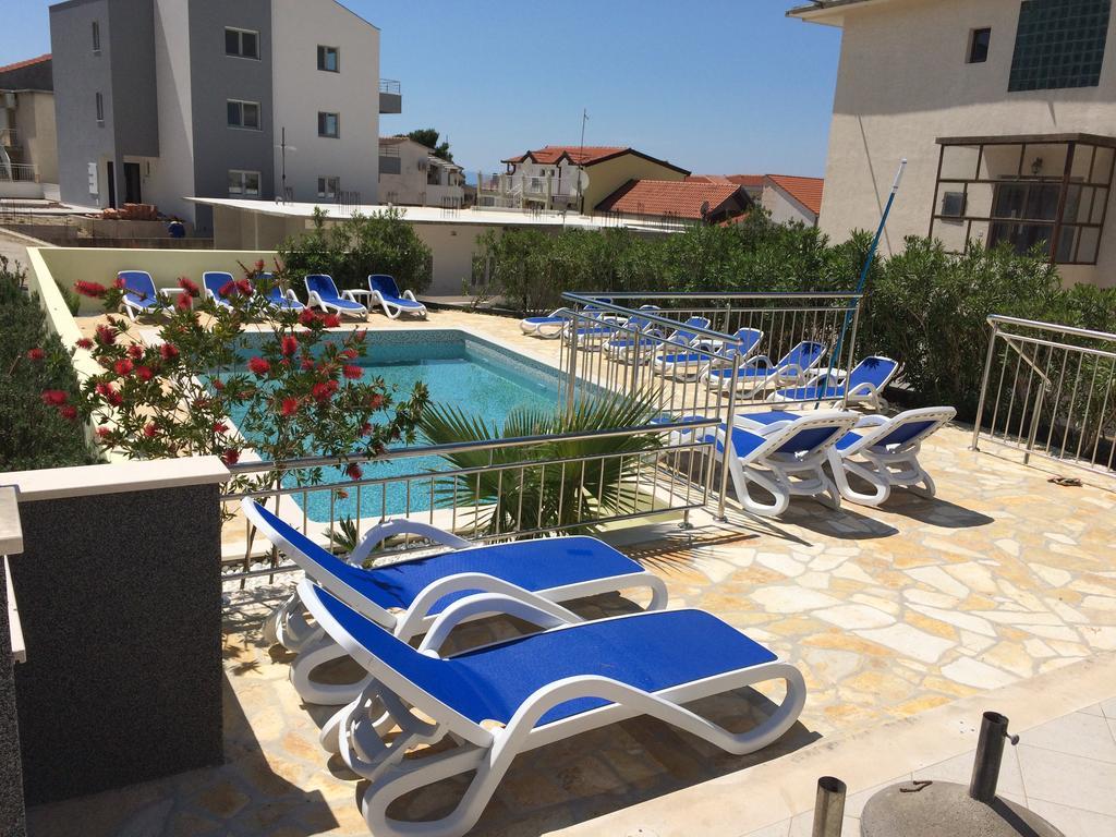 Dorijini Dvori Bed & Breakfast Baska Voda Exterior photo